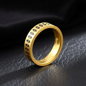 Anillo de Banda Triangular Geométrica de Acero Inoxidable 316 Resistente al Agua para Hombre, Dorado/Negro, Estilo Punk, para Regalo/Fiesta/Uso Diario - Product Image 1