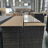 Panneaux muraux acoustiques en lattes de bois MDF Fibre de polyester Absorption acoustique Isolation phonique Décoration intérieure moderne pour hôtel