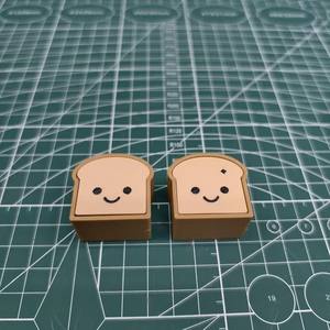 Juguete Antiestrés QY PLA con Forma de Pan Tostado de Dibujos Animados, con Teclado y Vibración Eléctrica - Product Image 3