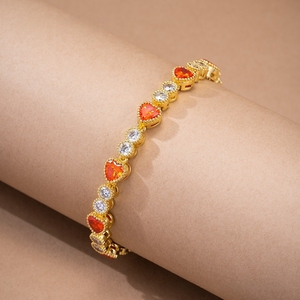 Brazalete de Acero Inoxidable Chapado en Oro de Lujo para Unisex, Moderno y a la Moda, con Zirconia y Dije Colorido en Forma de Corazón - Product Image 2