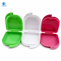 Boîte de rangement dentaire colorée en gros avec couvercle articulé pour protège-dents de petite taille