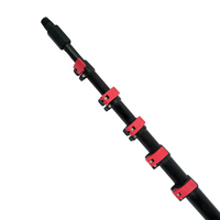 Perche télescopique de nettoyage classique rouge avec poignée extensible en aluminium pour l'entretien des toits et des gouttières, légère et facile à utiliser