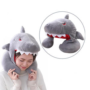 8713 Oreiller de cou en forme de <span class=keywords><strong>U</strong></span> personnalisé, portable, <span class=keywords><strong>super</strong></span> doux, style dessin animé, en peluche, motif requin, avec capuche, pour la sieste au bureau ou en avion - Product Image 2