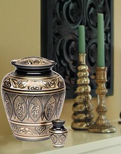 โกศทองเหลืองแกะสลักสีดำสำหรับผู้ใหญ่ที่เก็บขี้เถ้า - Product Image 2