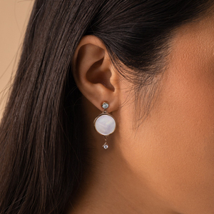 ชุดสร้อยคอและต่างหูห้อยหินสีขาวธรรมชาติเครื่องประดับเงินสำหรับผู้หญิงต่างหูมุกใช้ในชีวิตประจำวัน - Product Image 1