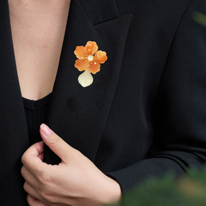 Broche fleur de pêcher chinoise avec goutte de jade Hetian, incrustation de perle d'eau douce et de zircon en or 18 carats, style vintage pour femme - Product Image 5