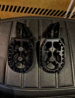 Repose-pieds de course étanches en alliage d'aluminium CNC KYZ, anodisés rouge, compatibles avec la moto électrique tout-terrain SURRON Light Bee X S