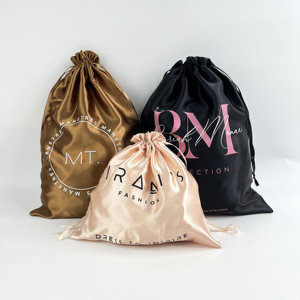 Sacs en satin noir avec cordon de serrage, impression logo rose, pochettes de rangement en satin doux de luxe pour boutique de beauté, extensions de cheveux - Product Image 2