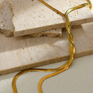 สร้อยคอรูปตัวยูชุบทอง 18K สแตนเลสสตีล เครื่องประดับแฟชั่นสำหรับผู้หญิง - Product Image 2