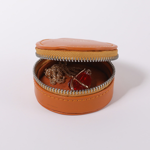 Caja de Joyería Redonda de Piel Sintética con Cierre, Personalizable con Logotipo, de Alta Calidad y Gran Venta, para Guardar Aretes y Collares, Ideal para Viajes - Product Image 4
