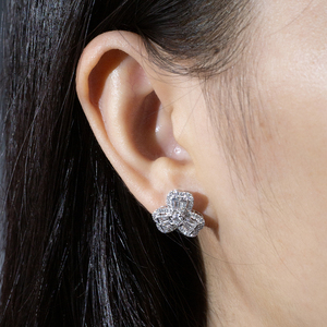Boucles d'oreilles Messi Jewelry MSE-852 en or jaune 18 carats avec diamants taille baguette et taille rond pour femmes - Product Image 6