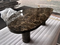 Table basse ovale en marbre Emperador foncé naturel, forme organique, 2 pieds cylindriques, table de salon de luxe, table à thé, taille personnalisée