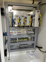 Centre d'usinage vertical compact CNC VMC640 avec commande GSK automatique pour le traitement de petites pièces - BT30/BT40