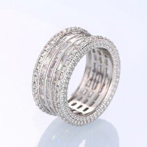 Anello di Fidanzamento Geometrico con Pavé per Donne, Gioiello Elegante e Scintillante - Product Image 6
