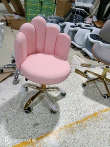 Silla de Salón Moderna Ajustable de Cuero Sintético Verde Menta con Base Dorada y Ruedas, Diseño Contemporáneo para Uso en Salones de Uñas - Product Image 3