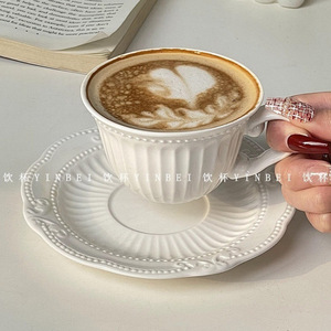 แก้วกาแฟเซรามิกสีขาวล้วน พร้อมลายปั๊มนูน หูจับทรงกลม สำหรับชุดน้ำชายามบ่าย - Product Image 5
