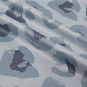 Tejido de satén estampado de poliéster 100% elástico de moda Tejido ligero para camisas vestidos y ocasiones - Product Image 3