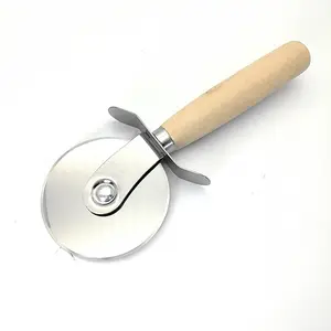 Grosir kayu pisau roda baja tahan karat, pengiris pizza keju dengan pegangan kayu