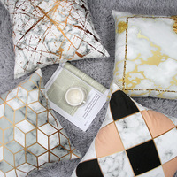Housse de coussin en peluche courte à rayures géométriques nordiques imprimées numériquement – Grande Vente