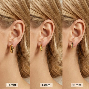 Lot de Boucles d'Oreilles Huggie Courbes Simples et Polyvalentes en Acier Inoxydable Plaqué Or 18K, Étanche, Vente en Gros - Product Image 2