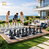 Grand jeu d'échecs géant en marbre pour l'extérieur, sculpture d'échecs surdimensionnée en pierre naturelle pour aménagement paysager de jardin