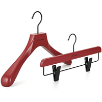 Cintres en bois LINDON Deluxe rouge bordeaux pour costumes, avec logo personnalisé, épaules larges, cintre supérieur et inférieur pour magasin de vêtements