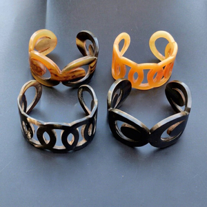 Brazalete de Cuerno Natural, Hecho a Mano, con Diseño de Cuerno de Vaca Pulido, Moderno, con Patrón Animal, Joyería Cristiana para Mujer - Product Image 1