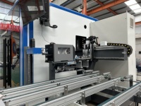 Centro de Procesamiento CNC Totalmente Automático para Carga, Perforación, Fresado, Corte y Grabado para Máquina de Fabricación de Ventanas de Aluminio