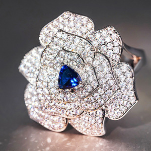 Spilla a Fiore DJ100 in Argento 925 con Zaffiro Centrale e Incastonatura a Pavé, Regalo per Donna, Gioielleria Fine - Product Image 6