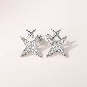 Orecchini a Perno con Cristalli a Forma di Stella Bicolore per Donne, Mini Accessori Eleganti per Uso Quotidiano - Product Image 4