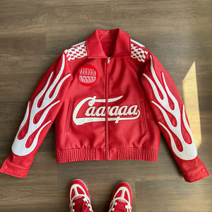 YYSY Giacca da Uomo Corta Rossa Stile <span class=keywords><strong>Streetwear</strong></span> Personalizzata OEM in Pelle PU con Cerniera e Ricamo in Ciniglia - Product Image 2