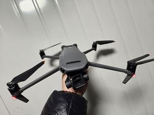 DJI Mavic 3 d'occasion avec 46 min d'autonomie de vol, caméra professionnelle Hasselblad 5.1k - Product Image 2