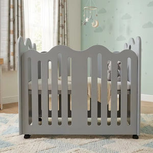 Cuna Moderna Europea de Madera de Abeto, Color Gris Claro, Estilo Escandinavo, Base Ajustable de 3 Niveles para Cuarto de Bebé - Product Image 1