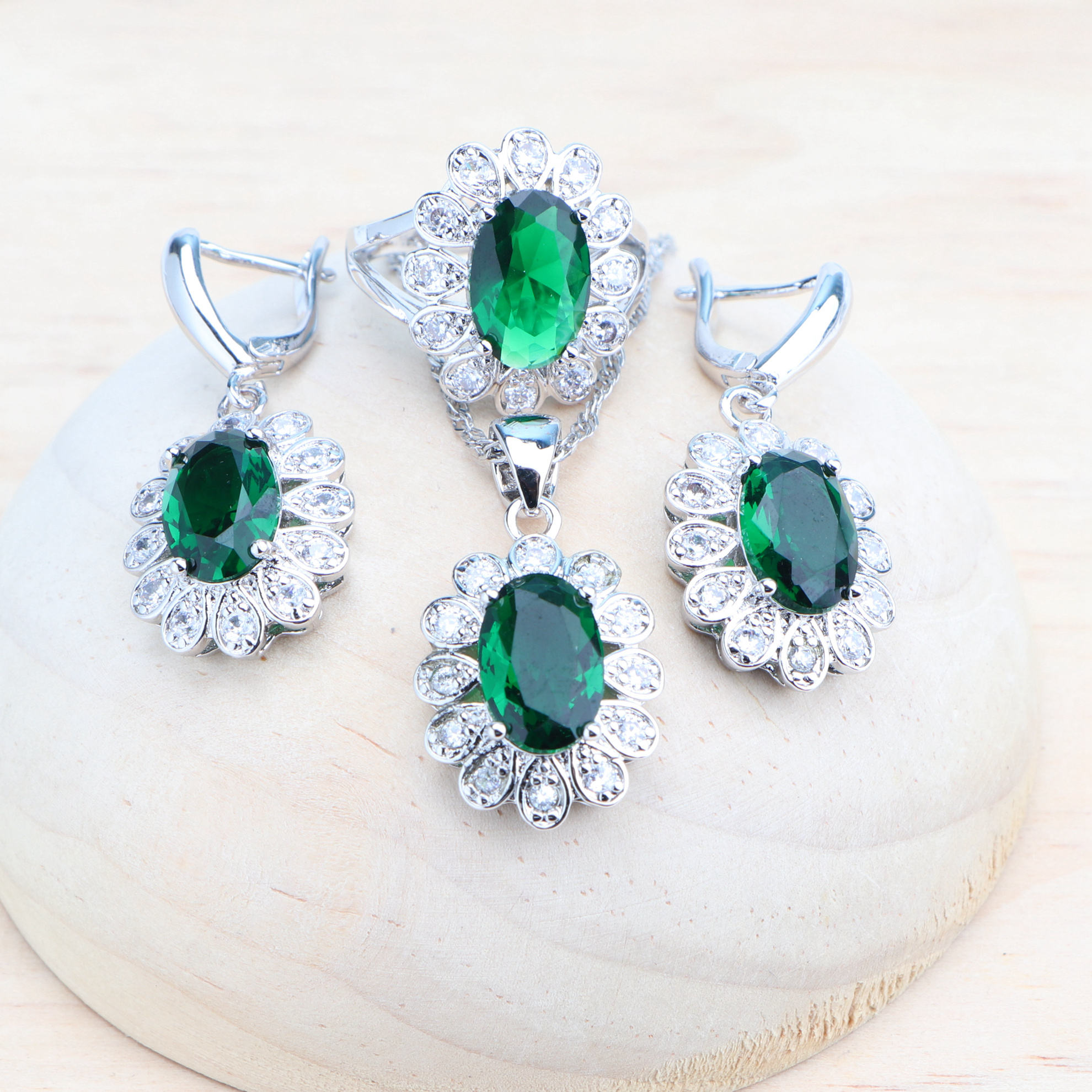 สีเขียว