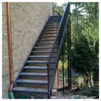 Escalier flottant Prima avec poutre de soutènement dissimulée, garde-corps en verre, design minimaliste pour appartement, escaliers flottants