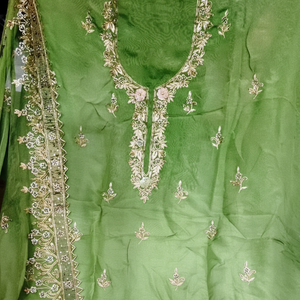 Designer moderne non cousu brodé à la main indien mode avant costumes pour femmes matériel en organza pour les fêtes de style traditionnel - Product Image 1