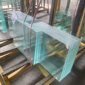 Verre trempé ultra-clair 10 mm à haute transmission lumineuse et faible teneur en fer pour balustrade et plateau de table – Excellent rapport qualité-prix - Product Image 1