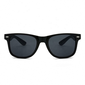 Lunettes de soleil rétro cloutées vintage, protection UV400, style classique, pour hommes et femmes, portables, en polycarbonate, promotionnelles, style européen et américain - Product Image 4