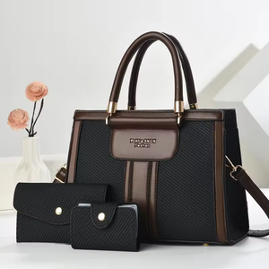 Bolso de Mano Tipo Tote Casual Personalizado de Fábrica para Mujer, Cartera de Cuero Saffiano PU con Cadena, Dos Correas, Forro de Nailon Impermeable, Precio Bajo - Product Image 3