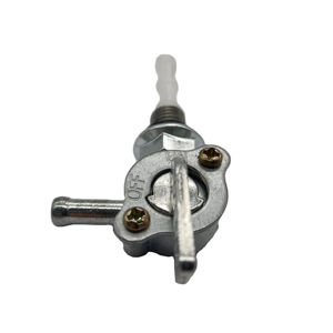 UM 2500 ポリッシュガソリン発電機（内ネジ・外ネジ式オイルタンク、スイッチ、アウトレットノズル、OEM付き） - Product Image 1