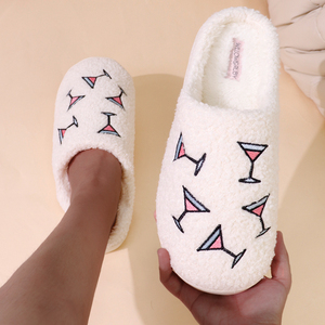 Pantoufles en fourrure de haute qualité pour femmes, semelle en TPR, doublure en peluche, pantoufles d'intérieur pour femmes avec une bonne qualité de produit - Product Image 1