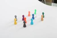 Pions en plastique portables, durables, écologiques et de haute qualité pour jeux de société, provenant de fournisseurs chinois