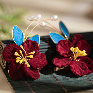 Pinzas para el cabello de terciopelo y flores de terciopelo hechas a mano en estilo chino tradicional, una alternativa perfecta a lo tradicional chino. - Product Image 5