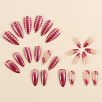 Faux ongles longs en amande à presser, motif serpent dégradé rouge bordeaux et accents de strass, vente en gros