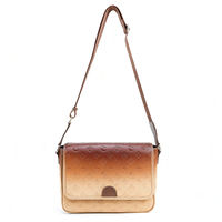 Sac bandoulière homme tendance 2026, style luxe, avec motif gaufré dégradé, idéal pour le quotidien, les affaires et les voyages