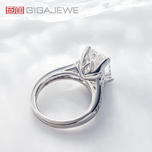 แหวนหมั้นเพชรทรงเหลี่ยมมรกต 3 กะรัต ผลิตในห้องปฏิบัติการ GIGAJEWE |   สี DEF |   แหวน<span class=keywords><strong>ทอง</strong></span>คำแท้รับรองโดย IGI - Product Image 4
