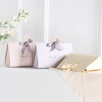 Tas Kado Kertas Daur Ulang Lipat Biodegradable Laminasi Glossy dengan Logo Kustom Ulang Tahun, Cetak Timbul, dan Cincin Kayu