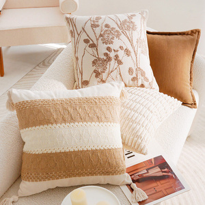 <span class=keywords><strong>Coussin</strong></span> décoratif moderne en polaire douce, brodé de motifs floraux neutres, pour canapé, <span class=keywords><strong>lit</strong></span>, et décoration intérieure de style farmhouse - Product Image 5