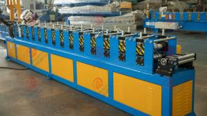 Mesin pembentuk gulungan baja saluran C & Z Purlin berbasis PLC standar tinggi tingkat tinggi untuk bahan bangunan rendah - Product Image 3