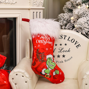 Medias navideñas rojas de 18 pulgadas de poliéster suave rojo para decoración Adoros De Navidad - Product Image 4